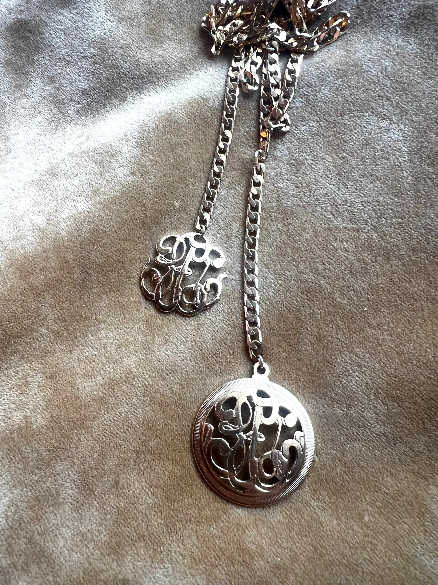 Collier chaine monogramme rond (im)parfait ❤️